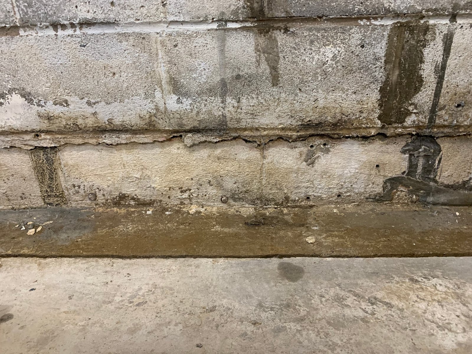 Horizontal Crack in a Basement Wall